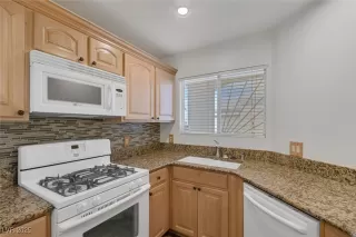 Photo #3: 2695566 Listing