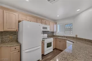 Photo #4: 2695566 Listing