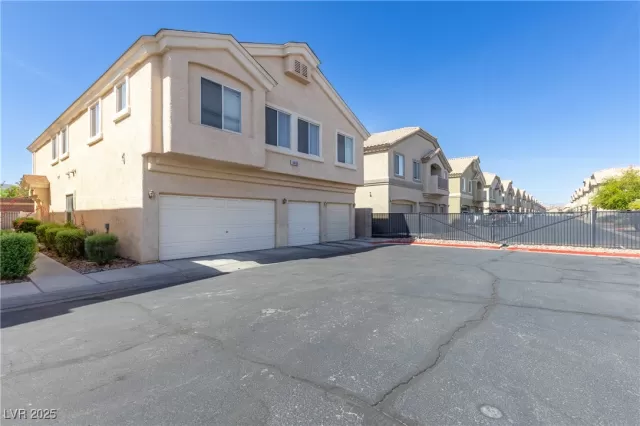 MLS: 2695567 Condo For Sale