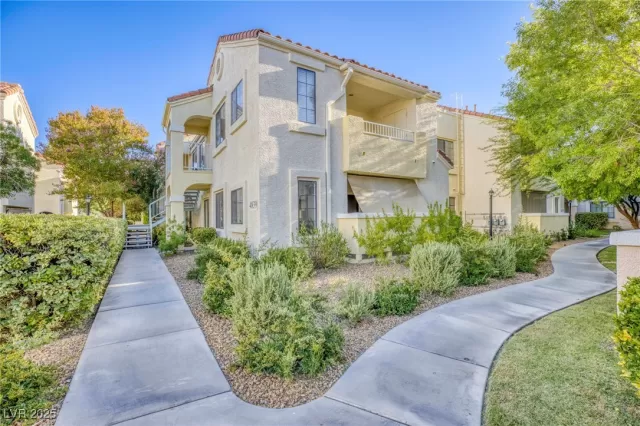 MLS: 2695643 Condo For Sale