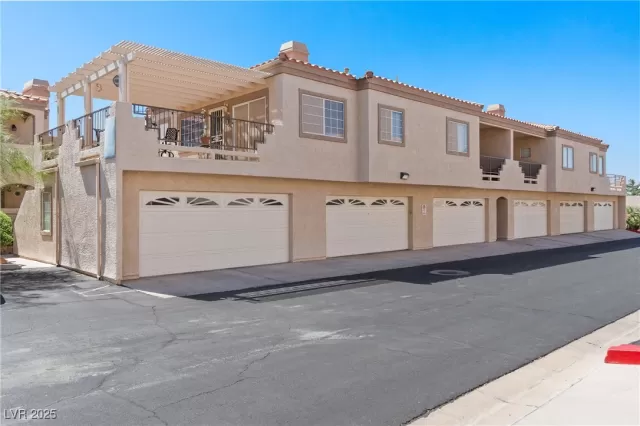 MLS: 2695744 Condo For Sale