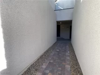 Photo #2: 2695749 Listing 