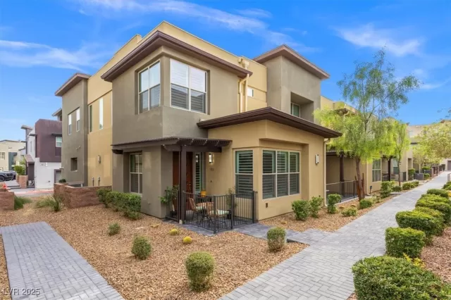 MLS: 2695763 Condo For Sale