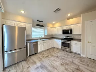 Photo #4: 2695805 Listing 