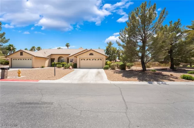 MLS: 2695817 Condo For Sale