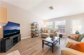 Photo #3: 2695817 Listing