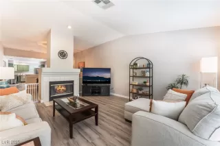 Photo #4: 2695817 Listing