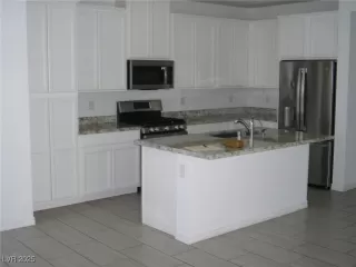 Photo #1: 2695838 Listing 