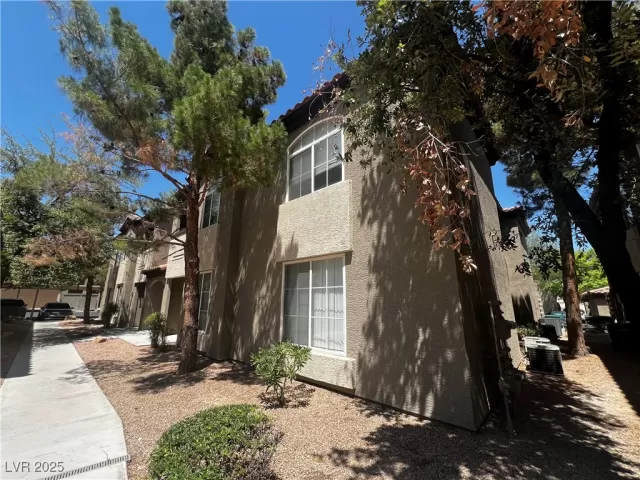 MLS: 2695949 Condo For Sale