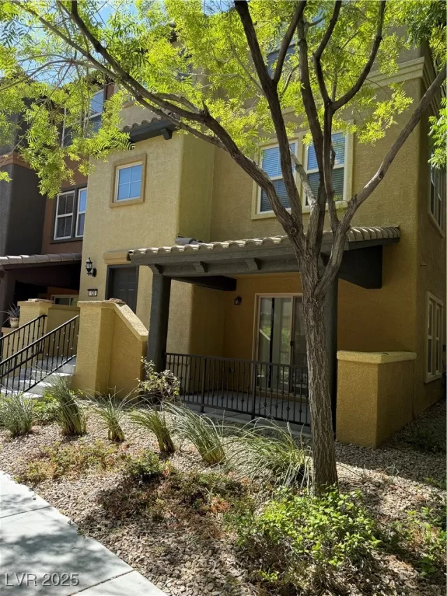 MLS: 2695961 Condo For Sale