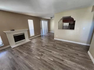 Photo #2: 2695977 Listing 