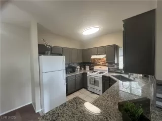 Photo #1: 2696058 Listing