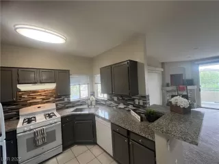 Photo #2: 2696058 Listing