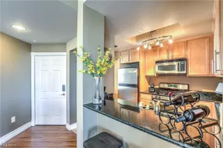Browse active condo listings in MERIDIAN