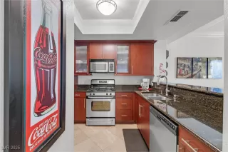 Photo #5: 2696082 Listing