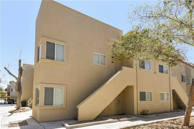 MLS: 2696106 Condo For Sale