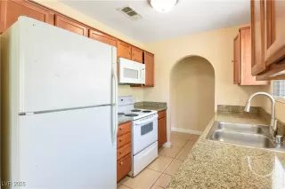 Photo #3: 2696106 Listing 