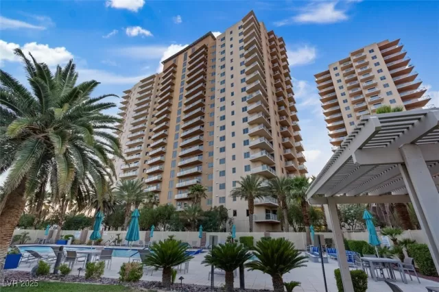 MLS: 2696227 Condo For Sale