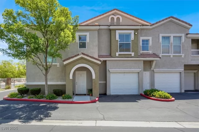 MLS: 2696340 Condo For Sale