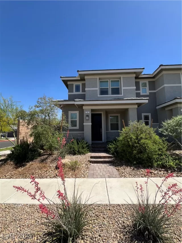 MLS: 2696550 Condo For Sale