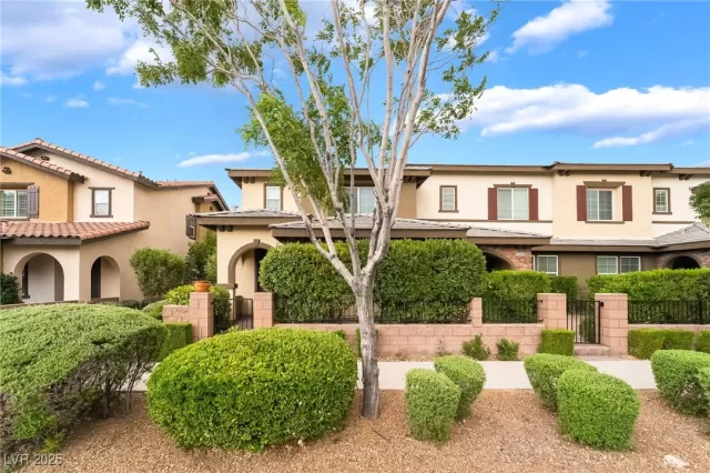MLS: 2696557 Condo For Sale