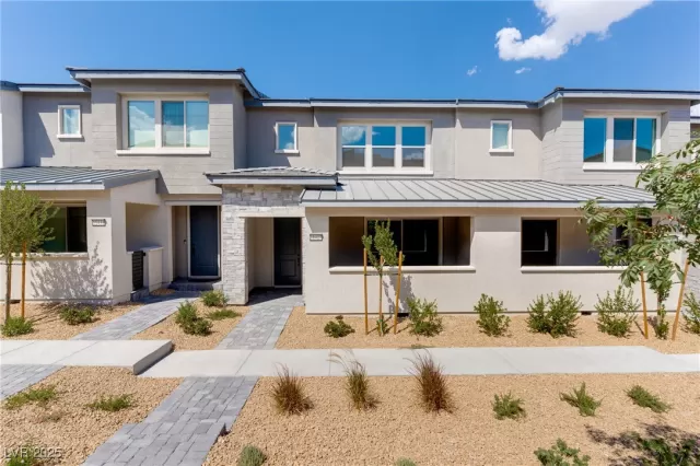 MLS: 2696581 Condo For Sale