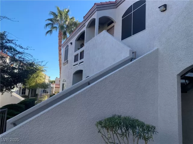 MLS: 2696594 Condo For Sale