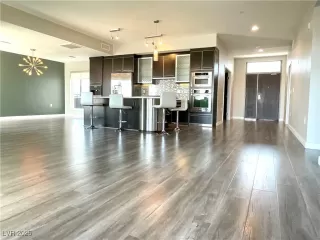 Photo #1: 2696600 Listing