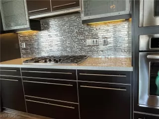 Photo #5: 2696600 Listing