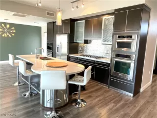 Photo #6: 2696600 Listing