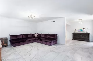 Photo #4: 2696610 Listing