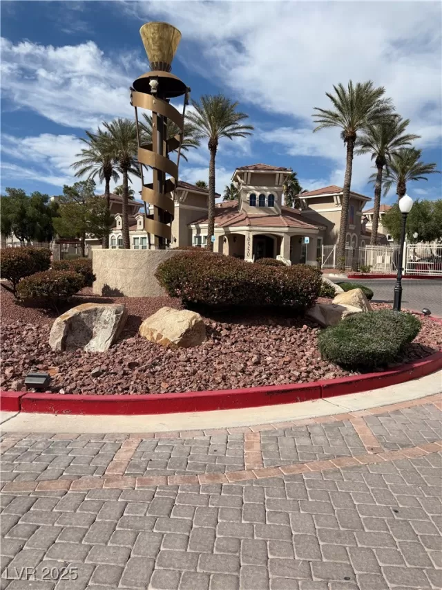 MLS: 2696657 Condo For Sale