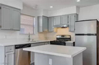 Photo #4: 2696702 Listing 