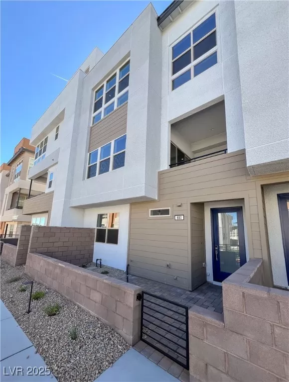 MLS: 2696723 Condo For Sale