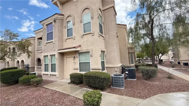 MLS: 2696732 Condo For Sale