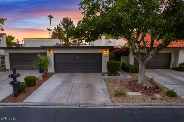 MLS: 2696867 Condo For Sale