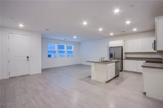 Photo #3: 2696926 Listing 