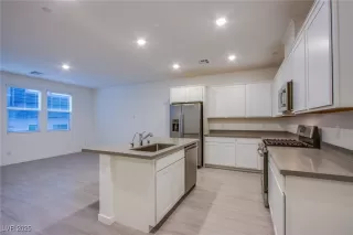 Photo #4: 2696926 Listing 