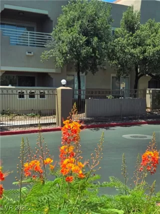 Photo #6: 2696929 Listing