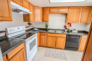 Photo #1: 2696930 Listing