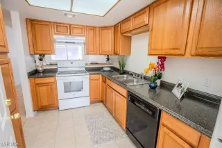 Photo #2: 2696930 Listing