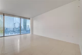 Photo #3: 2696931 Listing