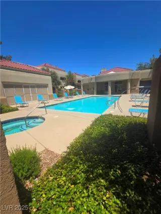 Photo #4: 2696952 Listing