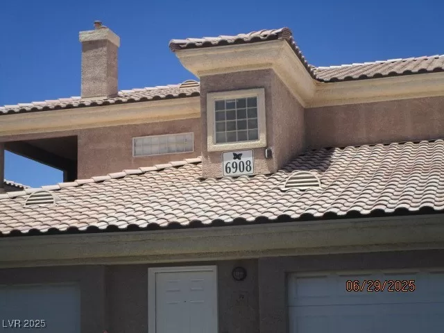 MLS: 2697022 Condo For Sale