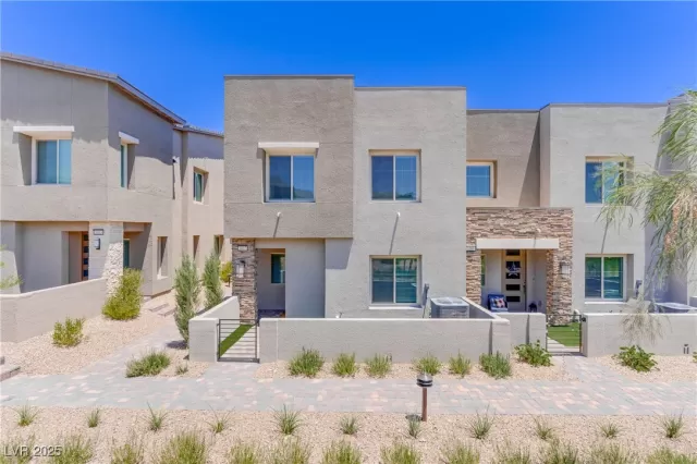 MLS: 2697032 Condo For Sale