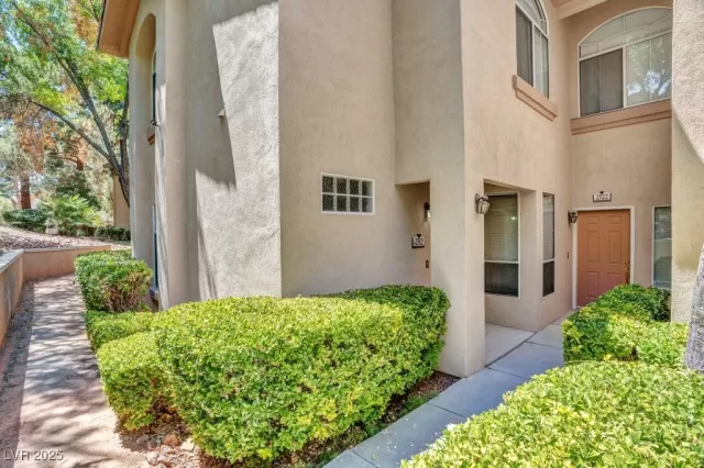 MLS: 2697067 Condo For Sale