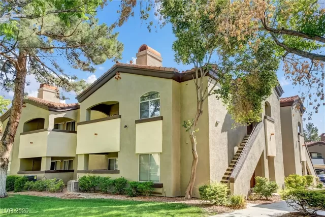 MLS: 2697078 Condo For Sale