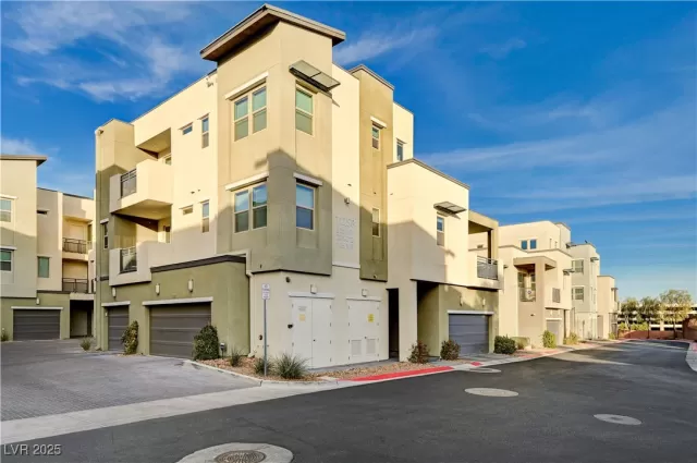 MLS: 2697150 Condo For Sale