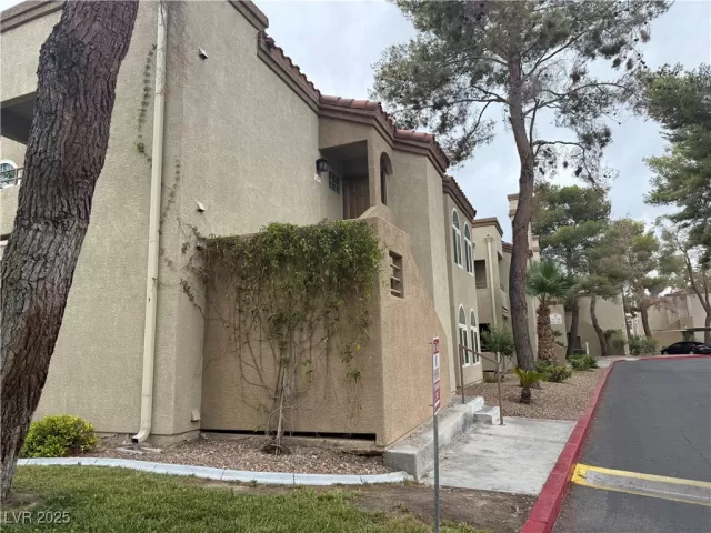 MLS: 2697169 Condo For Sale