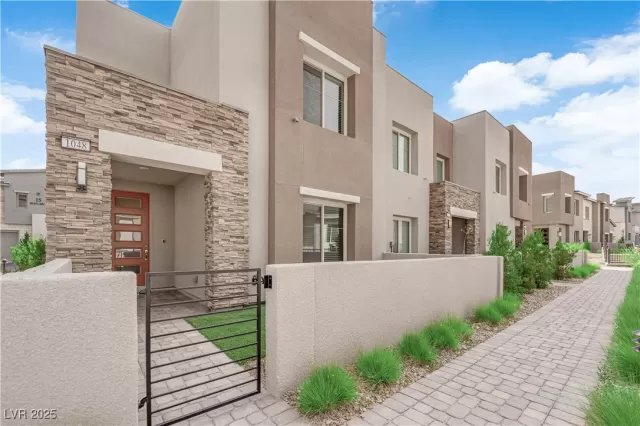 MLS: 2697174 Condo For Sale